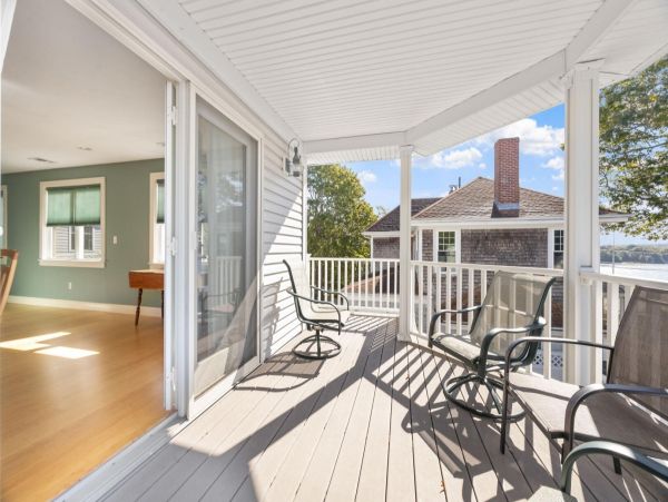Spacious Beachfront Retreat on Onsset Beach - Your Perfect Getaway