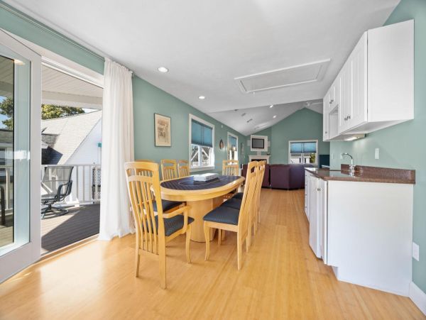 Spacious Beachfront Retreat on Onsset Beach - Your Perfect Getaway
