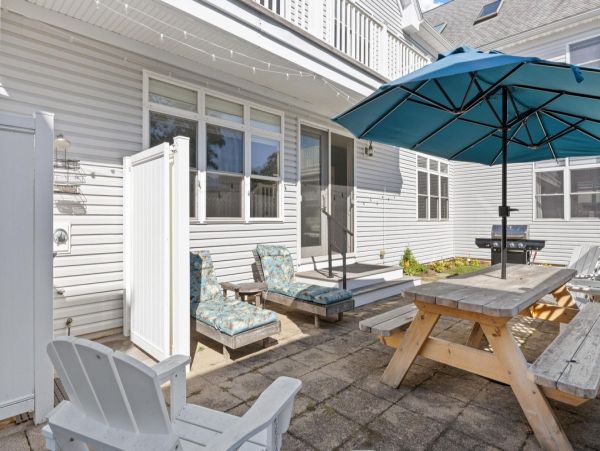 Spacious Beachfront Retreat on Onsset Beach - Your Perfect Getaway