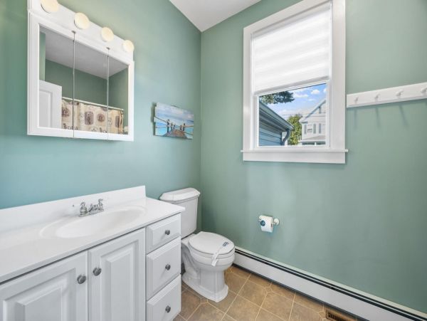 Spacious Beachfront Retreat on Onsset Beach - Your Perfect Getaway