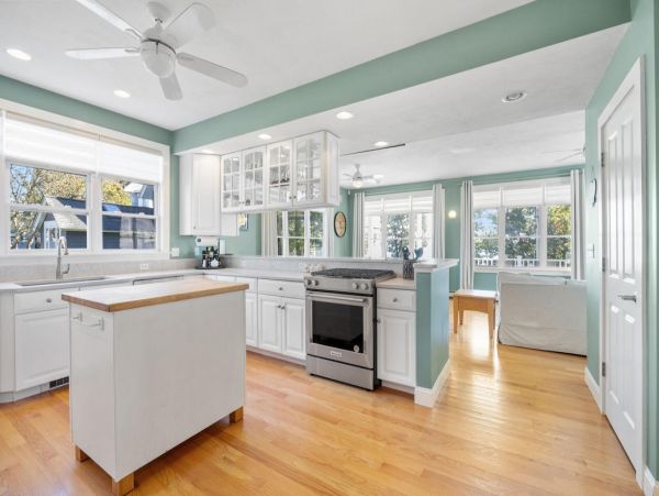 Spacious Beachfront Retreat on Onsset Beach - Your Perfect Getaway