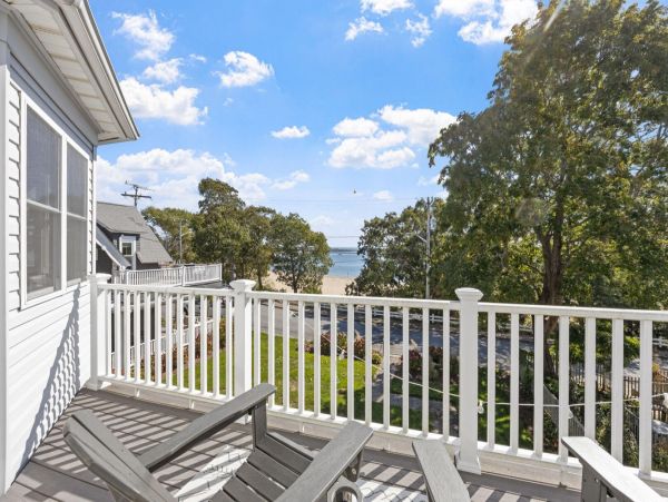 Spacious Beachfront Retreat on Onsset Beach - Your Perfect Getaway