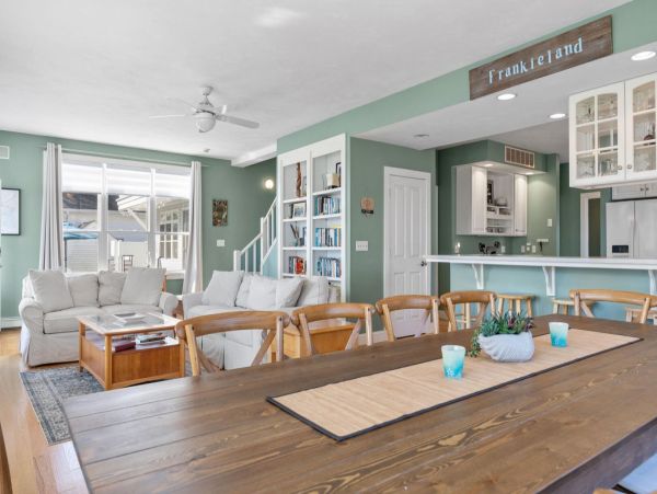 Spacious Beachfront Retreat on Onsset Beach - Your Perfect Getaway