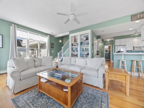 Spacious Beachfront Retreat on Onsset Beach - Your Perfect Getaway