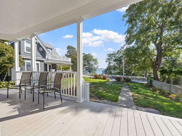 Spacious Beachfront Retreat on Onsset Beach - Your Perfect Getaway