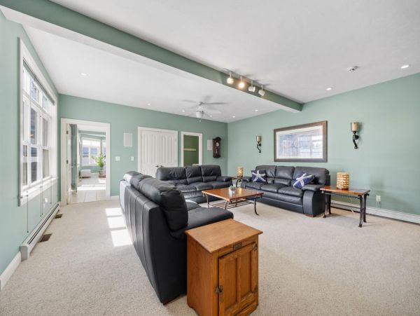 Spacious Beachfront Retreat on Onsset Beach - Your Perfect Getaway