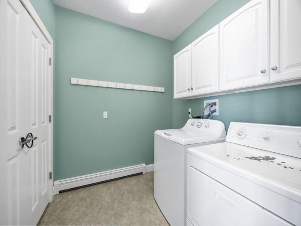 Spacious Beachfront Retreat on Onsset Beach - Your Perfect Getaway