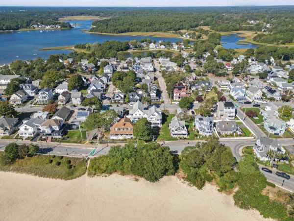 Spacious Beachfront Retreat on Onsset Beach - Your Perfect Getaway