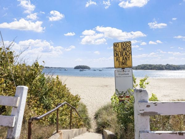 Spacious Beachfront Retreat on Onsset Beach - Your Perfect Getaway