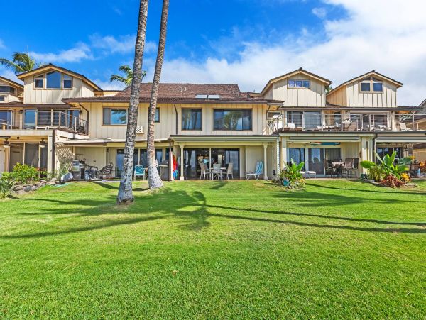 Beachfront Maui Vacation Rental - Lahaina Oceanfront Townhome