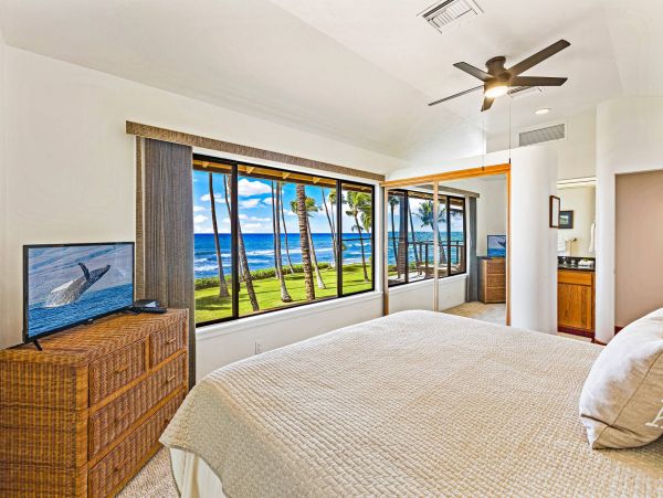 Beachfront Maui Vacation Rental - Lahaina Oceanfront Townhome