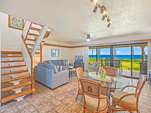 Beachfront Maui Vacation Rental - Lahaina Oceanfront Townhome