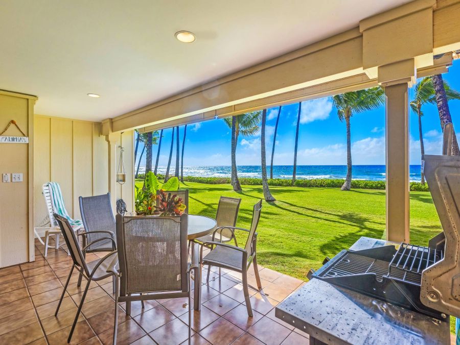 Beachfront Maui Vacation Rental - Lahaina Oceanfront Townhome