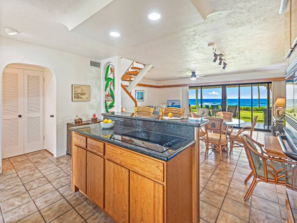 Beachfront Maui Vacation Rental - Lahaina Oceanfront Townhome