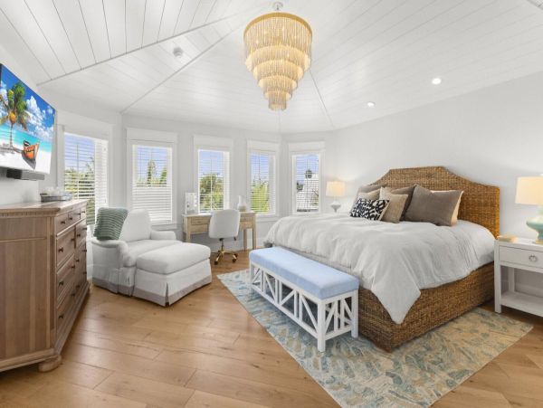 Luxurious 4-Bedroom Pool Home on Anna Maria Island