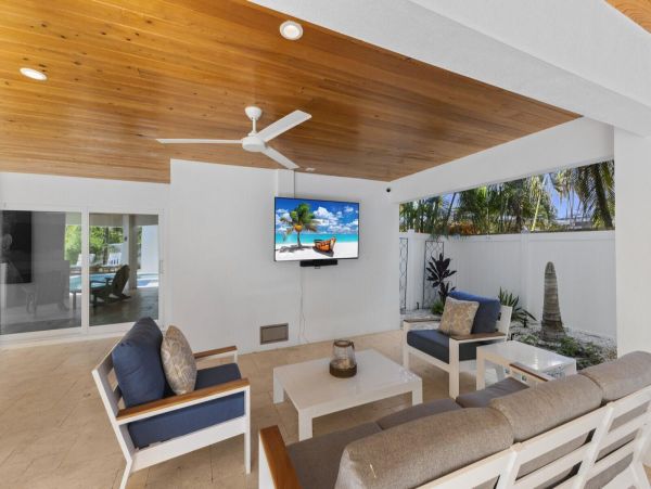 Luxurious 4-Bedroom Pool Home on Anna Maria Island