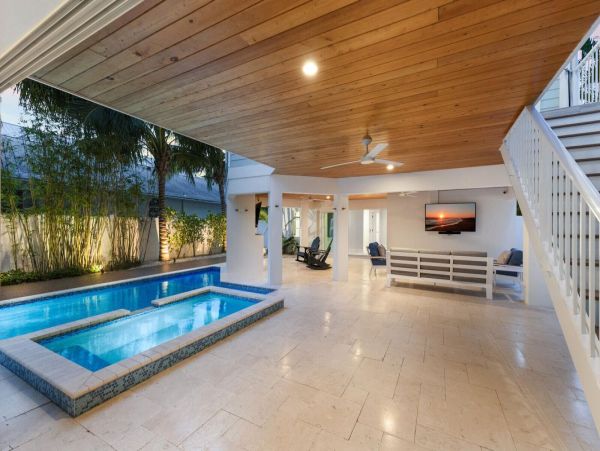 Luxurious 4-Bedroom Pool Home on Anna Maria Island