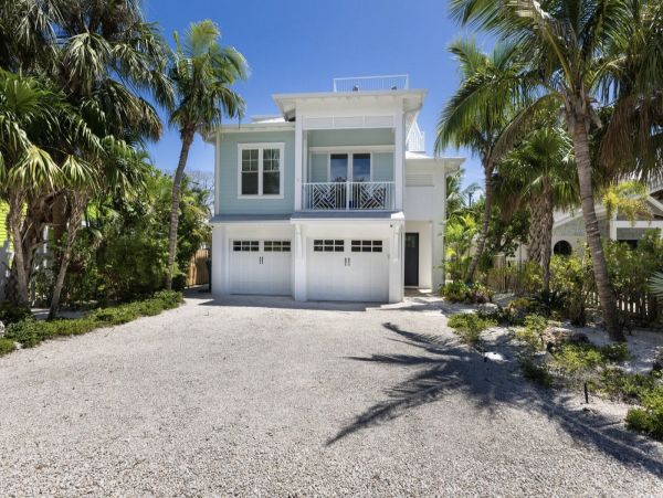 Luxurious 4-Bedroom Pool Home on Anna Maria Island