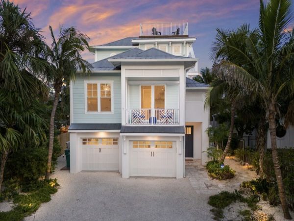 Luxurious 4-Bedroom Pool Home on Anna Maria Island