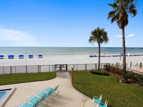 Beach-Front Paradise - Family-Friendly Condo on North Redington Beach