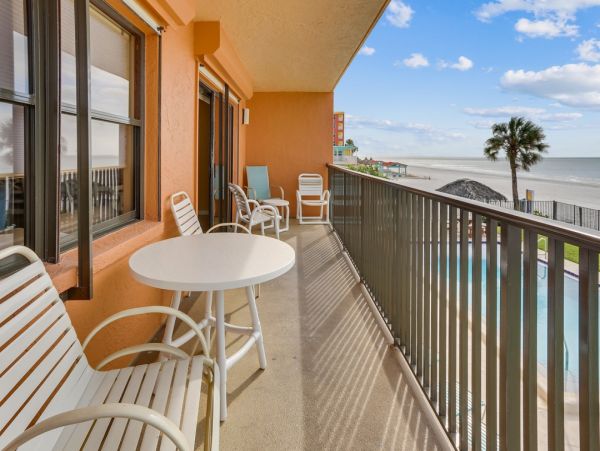 Beach-Front Paradise - Family-Friendly Condo on North Redington Beach