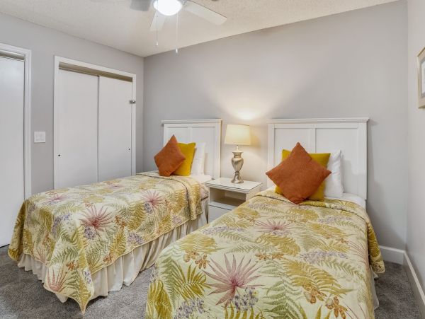 Beach-Front Paradise - Family-Friendly Condo on North Redington Beach