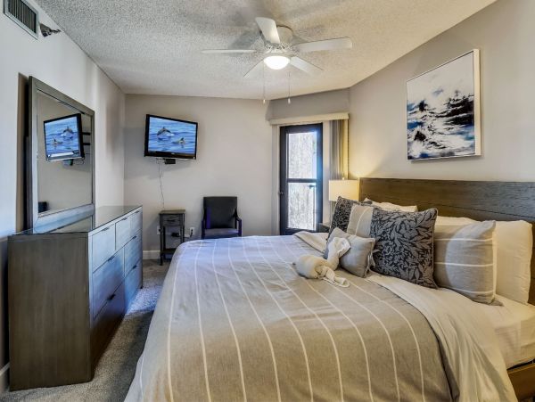 Beach-Front Paradise - Family-Friendly Condo on North Redington Beach