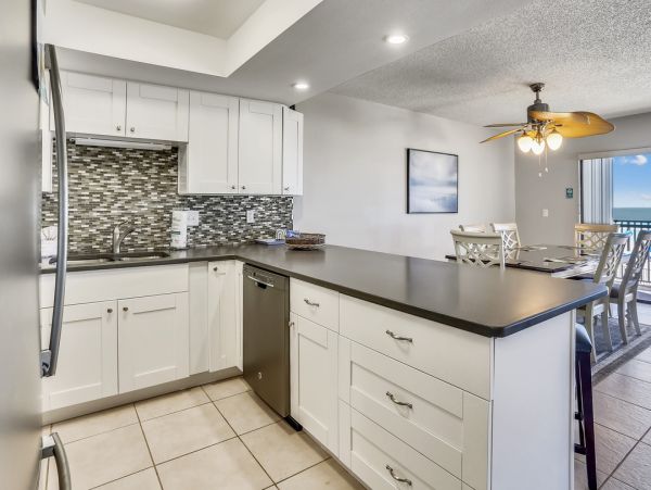 Beach-Front Paradise - Family-Friendly Condo on North Redington Beach