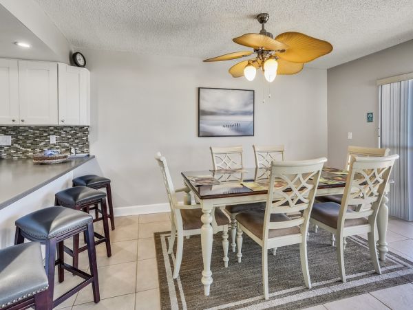 Beach-Front Paradise - Family-Friendly Condo on North Redington Beach
