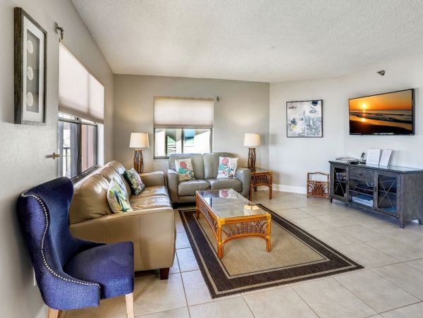 Beach-Front Paradise - Family-Friendly Condo on North Redington Beach