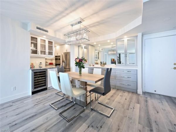 Naples Beachfront Condo Rental - Park Shore Luxury Living