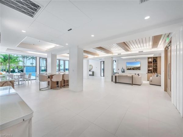 Naples Beachfront Condo Rental - Park Shore Luxury Living