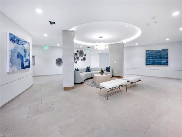 Naples Beachfront Condo Rental - Park Shore Luxury Living