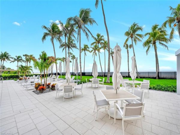 Naples Beachfront Condo Rental - Park Shore Luxury Living