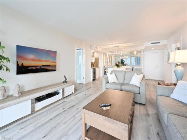 Naples Beachfront Condo Rental - Park Shore Luxury Living