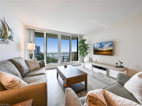 Naples Beachfront Condo Rental - Park Shore Luxury Living