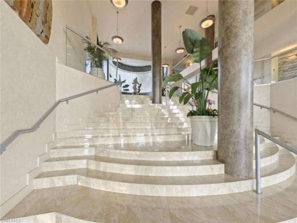 Posh Naples luxury Condo Beach Pool Call Today! - additional view, photo 2