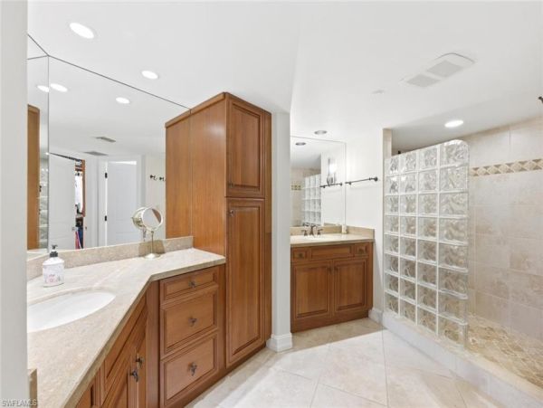 Posh Naples luxury Condo Beach Pool Call Today!