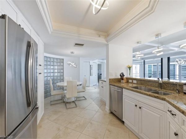 Posh Naples luxury Condo Beach Pool Call Today!