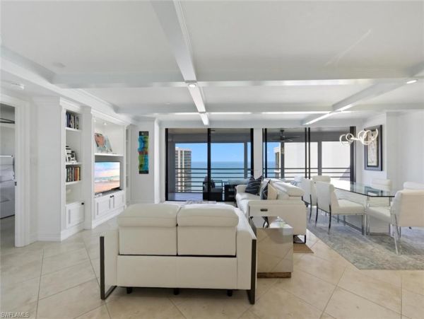 Posh Naples luxury Condo Beach Pool Call Today!