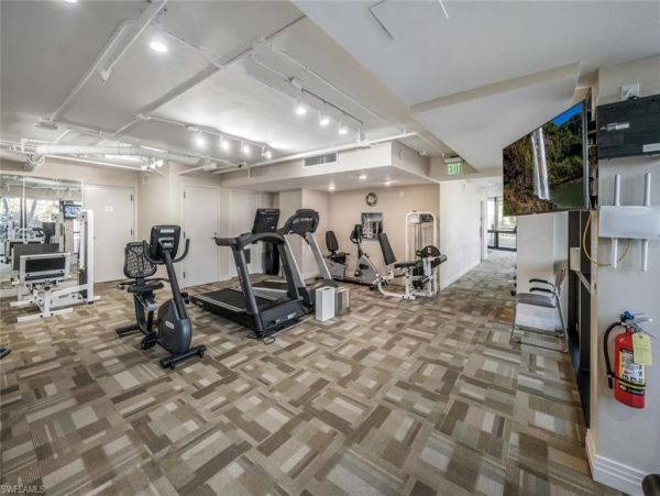 Posh Naples luxury Condo Beach Pool Call Today!