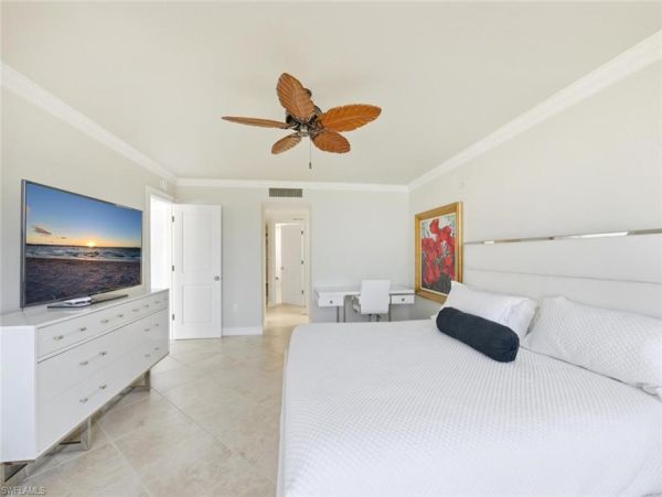 Posh Naples luxury Condo Beach Pool Call Today!