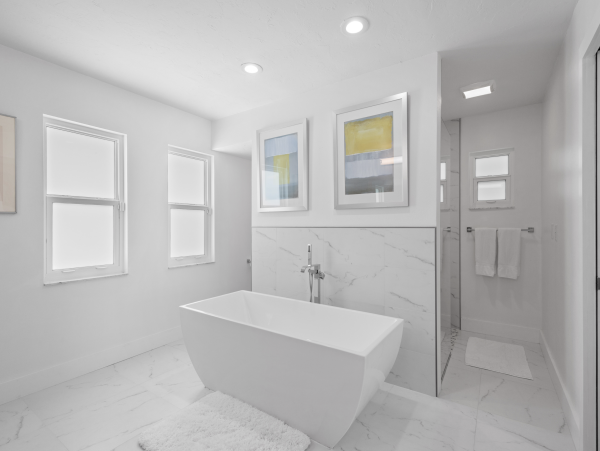 New Arrival Lido Key Four Bedroom Pool Home