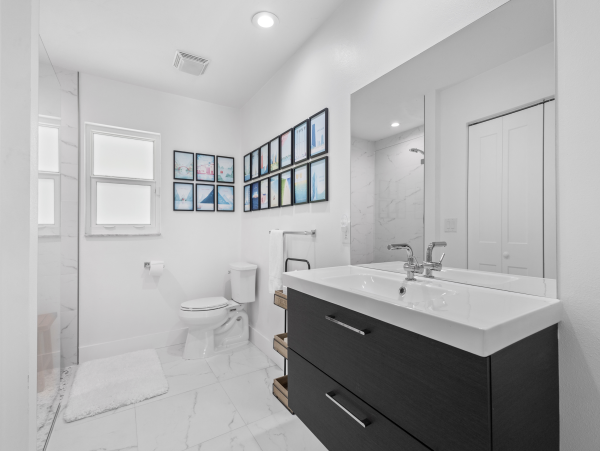 New Arrival Lido Key Four Bedroom Pool Home