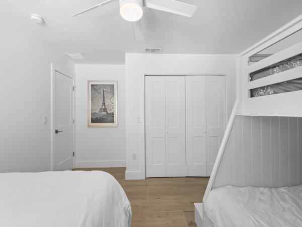 New Arrival Lido Key Four Bedroom Pool Home