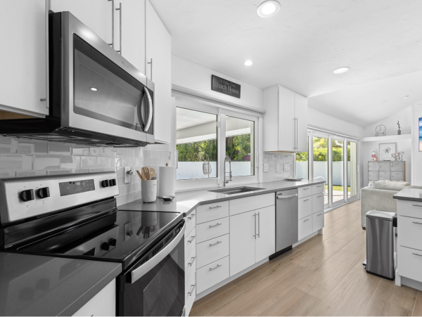 New Arrival Lido Key Four Bedroom Pool Home