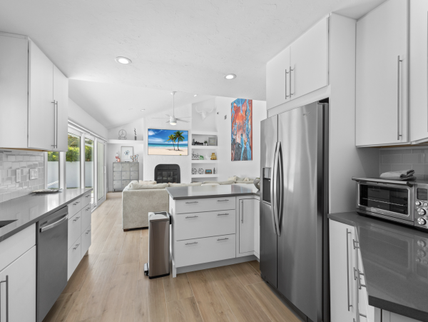New Arrival Lido Key Four Bedroom Pool Home