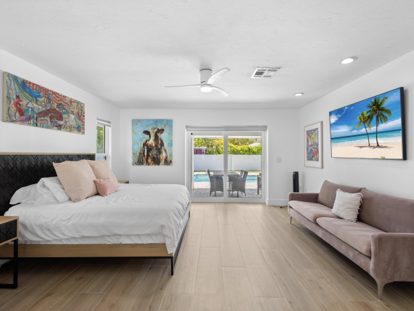 New Arrival Lido Key Four Bedroom Pool Home