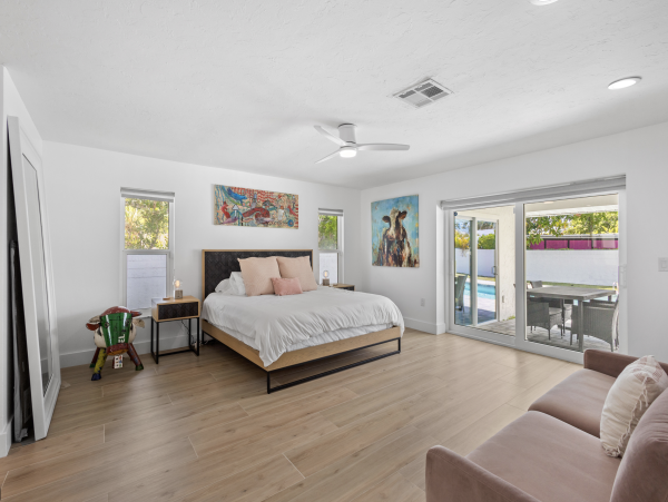 New Arrival Lido Key Four Bedroom Pool Home