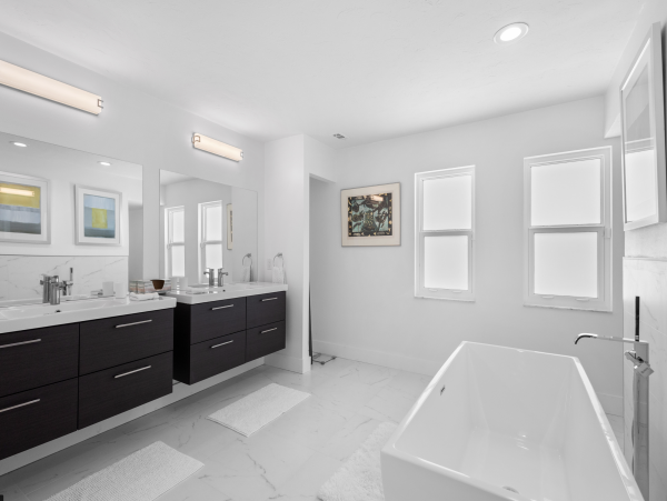 New Arrival Lido Key Four Bedroom Pool Home
